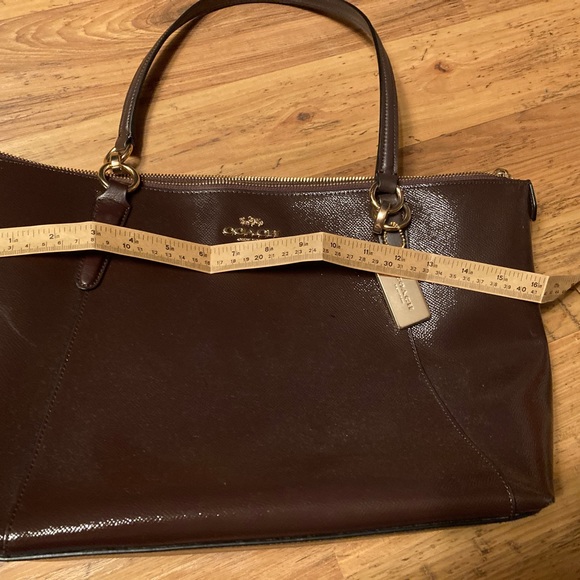 High gloss Coach tote with drawstring dust cover bag - Picture 10 of 11